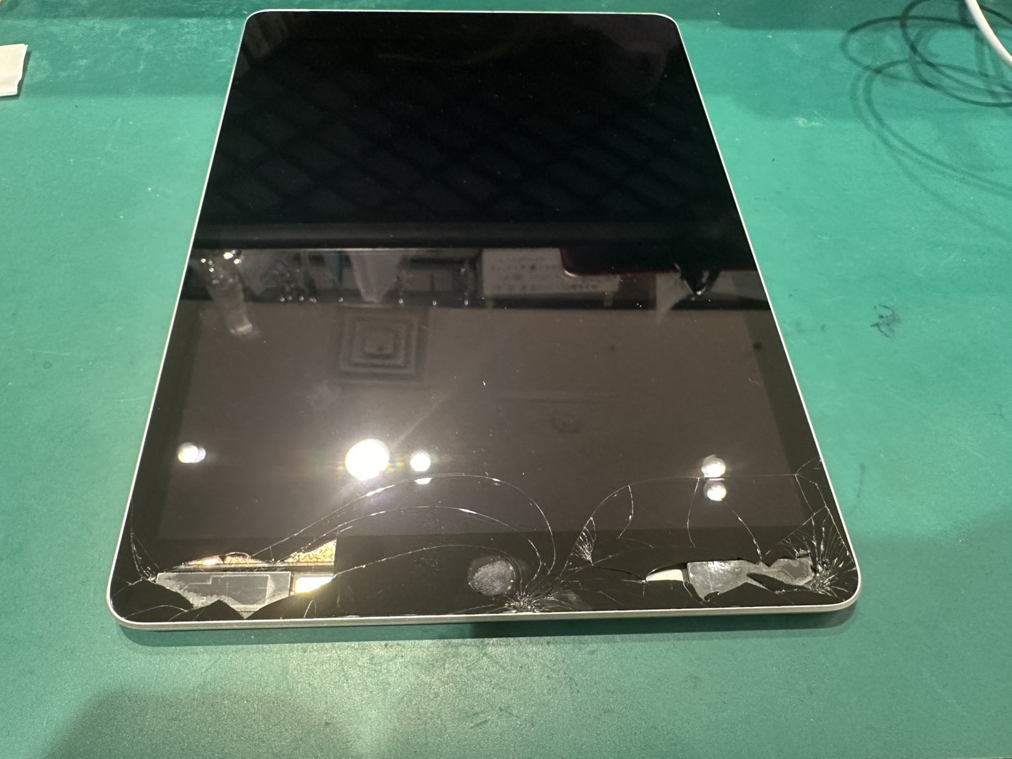 【目黒よりご来店】iPad8のタッチパネル交換修理をご依頼いただきました！